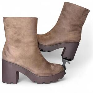 Woman's -I.D. Required- Chelsea Boot, Size 8